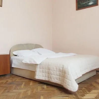 Oberig, вул. Б. Хмельницкого, 61 — 2
