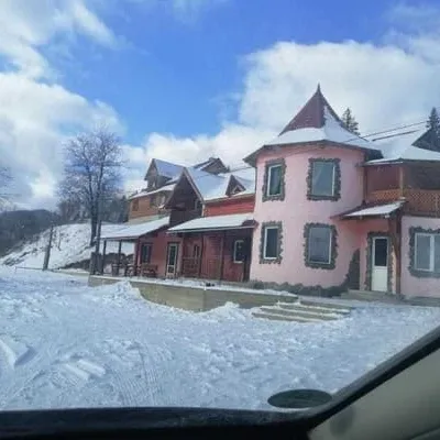У Ангеліни — 3