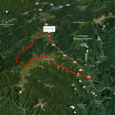 Rachów, przez górę Blyznycia, górę Stih, górę Trojaska, górę Tataruka i wieś Czorna Tysa do Jasini