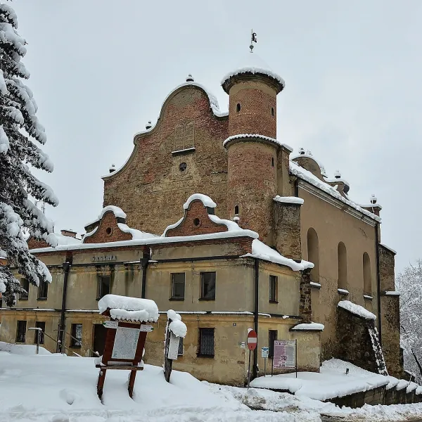 Lesko Synagogue and Jewish Cemetery