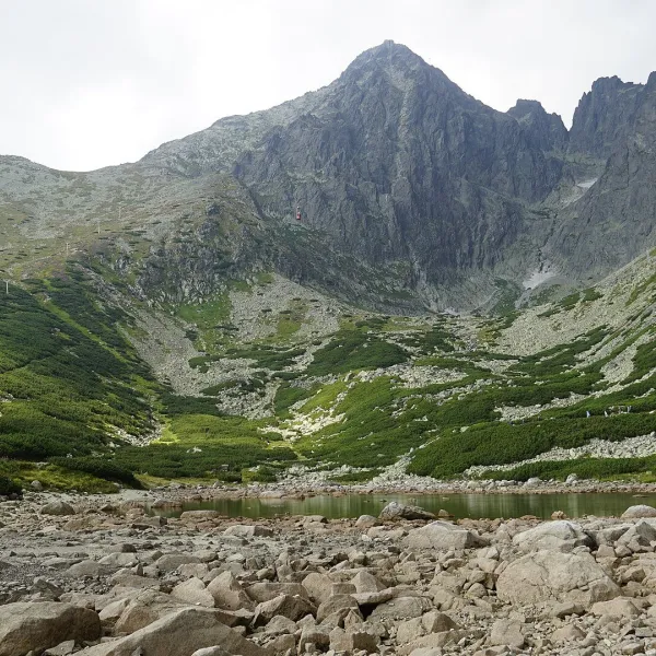 Скалнате плесо, обсерваторія і канатка на Ломницький штит