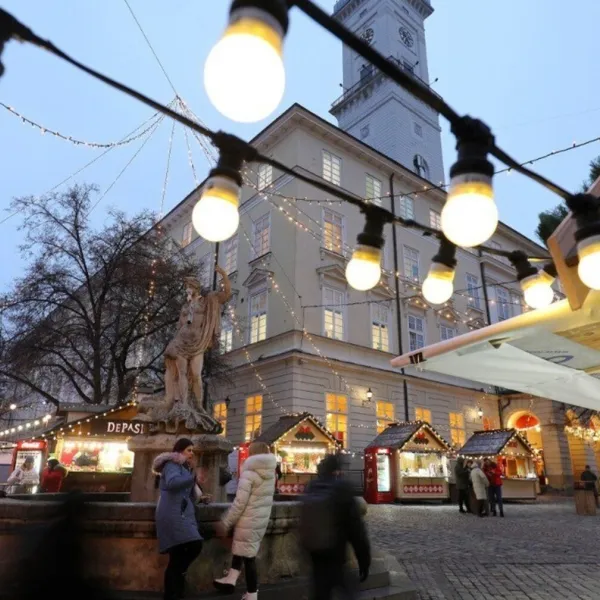 Jarmark bożonarodzeniowy na Rynku, Lwów