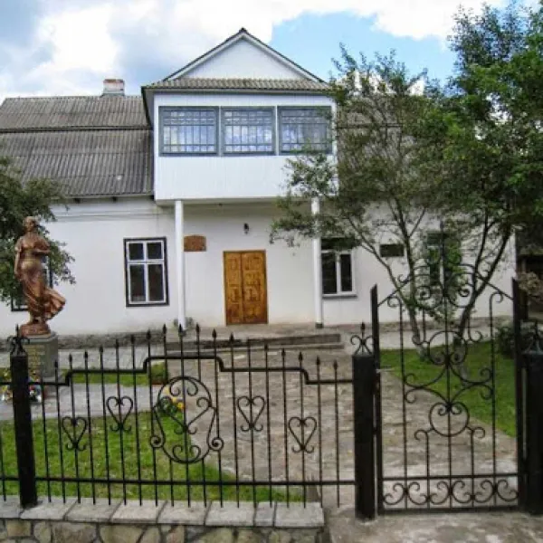 Muzeum Marii Pidhiryanki, Bila Oslava