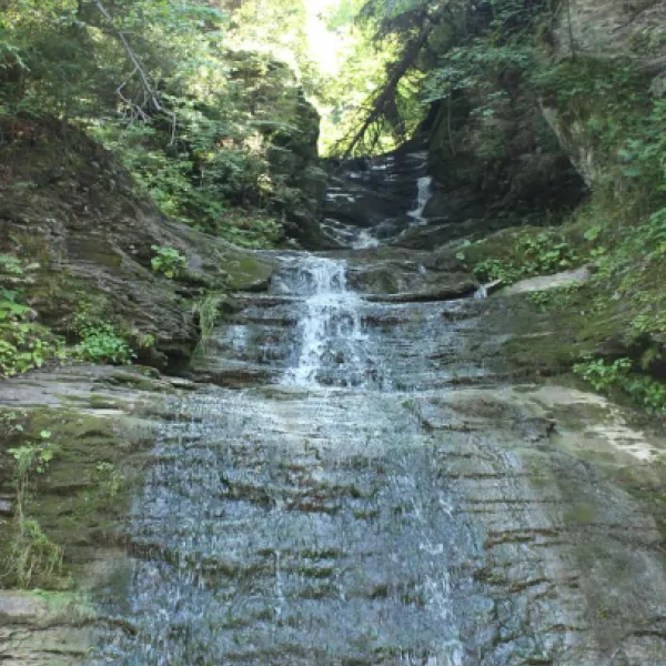 Srednyi Huk waterfall (Bukovyna waterfalls)