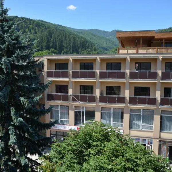 Hotel "Rakhiv"