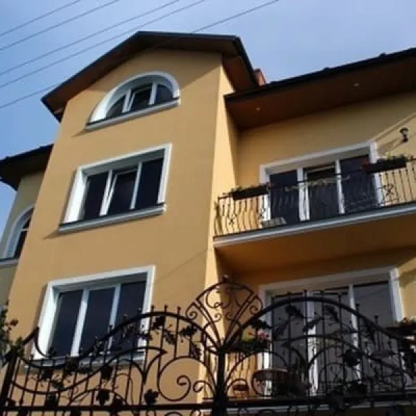 Pryvatnyy Budynok