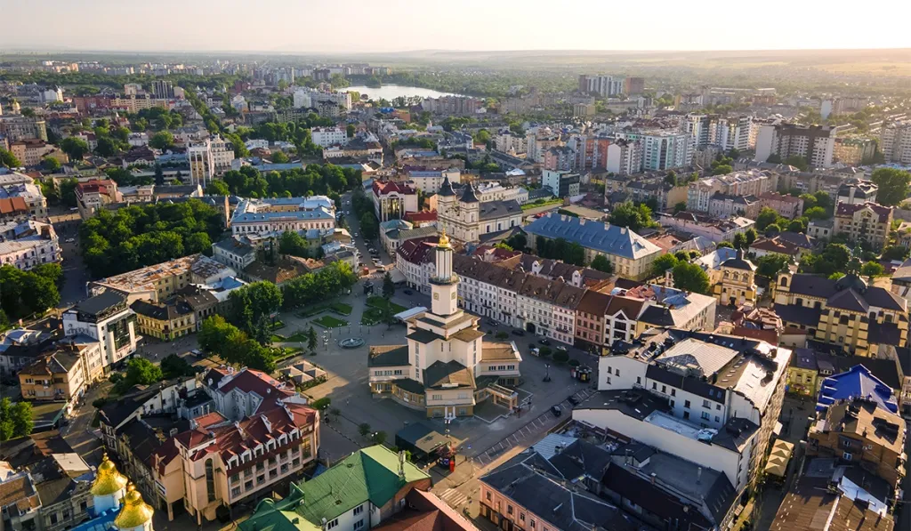 Івано-Франківськ: що подивитися, куди піти та де поїсти