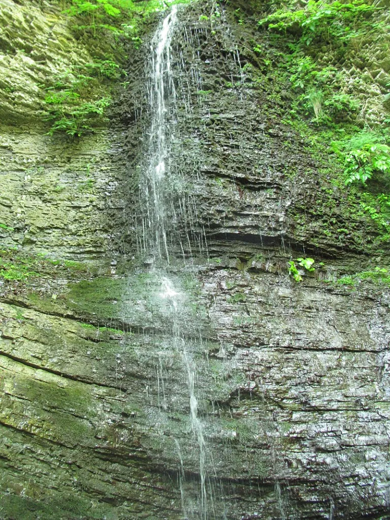 Skruntar waterfall